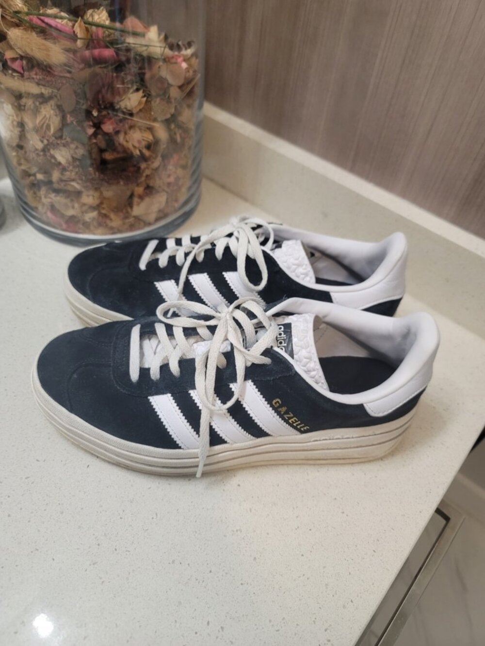 Adidas Women's Gazelle Bold Sneaker Size 8.5 Black - Picture 3 of 10